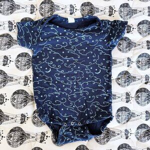 Kate Quinn baby clouds bodysuit 12-18 months